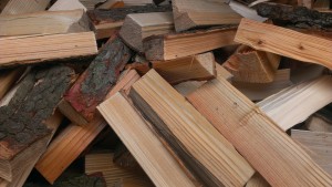 Holzscheite für Kaminofen wassergeführt